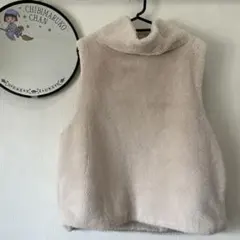 ベージュ 立ち襟ボアベスト