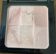 BOBBI BROWN Brightening Brick 04 トーニーのサムネイル