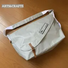 ＊美品＊ARTS&CRAFTS メッセンジャーバッグ 銀 bpr BEAMSのサムネイル