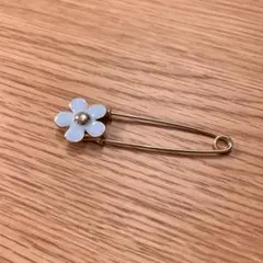 《安全ピン》アクセサリー 花柄 ブルー ブローチ