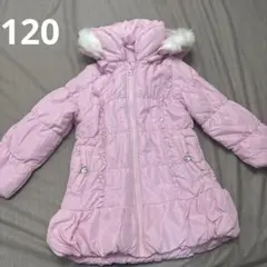 ピンクのフード付きダウンコート