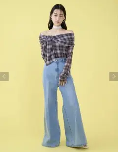 LAGUNAMOON センタープレスワイドフレアデニムパンツのサムネイル