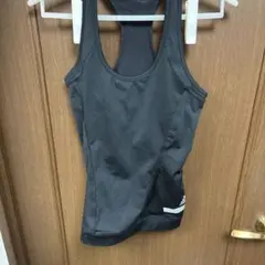 アディダス　レディースタンクトップ