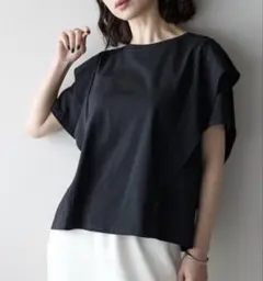 美品　isook ラッフルフリルスリーブ カットソー　ブラックのサムネイル