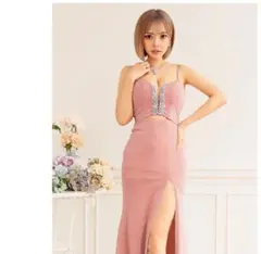 ビジュー付きピンクタイトドレス