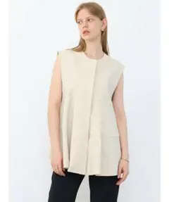 【新品・未使用】Aga リネン混ペプラムジレ （グレージュ）