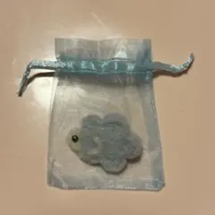 羊 フェルト ブローチ 水色