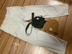 Carhartt ワークパンツ ライトグレー ビーニー ブラウン サコッシュのサムネイル