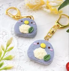 ペンギンさんロールケーキキーホルダー　ハンドメイド　フェイクスイーツ
