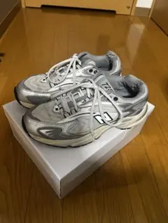 New Balance シルバー スニーカー　725 24.5