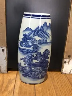 陶器 染付 古民具 花柄 伊万里焼　山水画の陶器製傘立て インテリア 唐草傘立て 陶器 染付 古民具 花柄 伊万里焼 山水画の陶器製傘立て インテリア