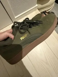 PUMA スニーカー オリーブ ガムソールのサムネイル