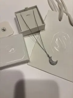 SWAROVSKI 月 ネックレス