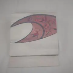 お洒落でシンプルな名古屋帯▪アイボリー色の地に月の中に鳥や花更紗▪長さ３４７ｃｍ