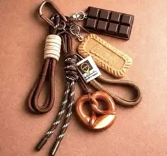 じゃらじゃらキーホルダー韓国風 バッグチャーム パラコード チョコ プレッツェル