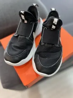 NIKE スニーカー ブラック　21センチ