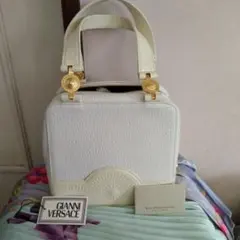 Gianni Versace】ミニハンドバッグ スエード アイボリー 花刺繍 - メルカリ