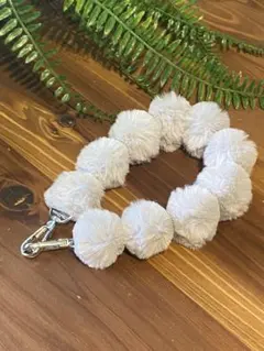再入荷❣️rabbitフェイクファーの ふわもこ♡ ハンドストラップ 《グレー》