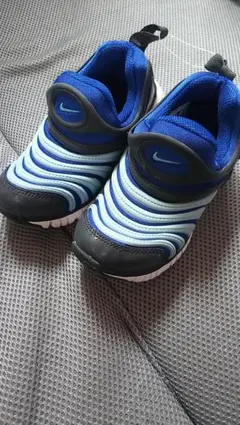 ナイキNIKEダイナモフリー水色×紺