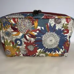 リバティファブリック使用のインターモードのポーチ　綿をPVC加工して丈夫で美しい