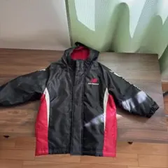 New Balance フード付きベンチコート 黒/赤