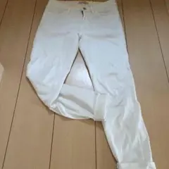 美品！感謝祭期間限定☆UNIQLOホワイトスリムパンツ