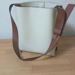 E'POR Y BAG Shoulder Mediumホワイト系ショルダーバッグ