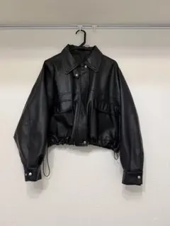 ブラックレザー風クロップドジャケット