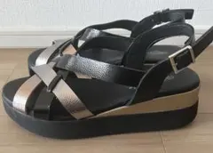 極美品☆あしながおじさん　厚底クロスストラップサンダル 37のサムネイル