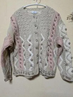 ベージュ・ピンク ケーブルニットカーディガン　ウール100％　ガーリー系