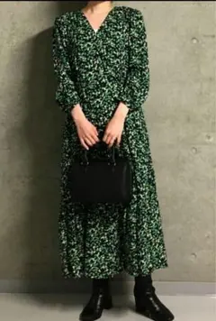 【未使用品】ユニクロ プリントVネックフレアワンピース　インナー付き　L