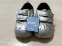 新品タグ付きasics KIDS SUNU シルバー ベビーシューズ 13cm