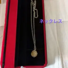淡いベージュ ボール型ペンダント ネックレス　新品未使用