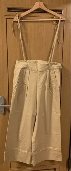 チノパンツ　サロペット　肩リボンのサムネイル