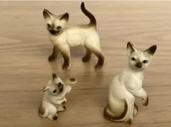ボーンチャイナ　シャムネコの置物(3つ)