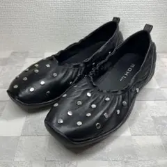 【未使用級】MOHI スタッズ シューズ レザー ブラック 36のサムネイル