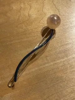 波状デザインのヘアクリップ