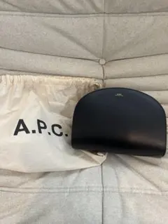 A.P.C. ハーフムーン チェーンショルダーバッグのサムネイル