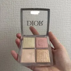 Dior ハイライトパウダー 004
