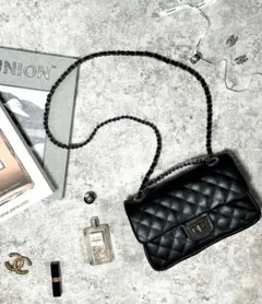 Shellneトライアド 牛革　ショルダーバッグ キルティングチェーンバッグ