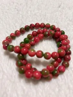 赤と緑の天然石ビーズブレスレット