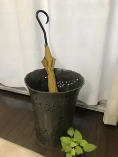 花透かし模様傘立て　オブジェ　　陶器　雨具