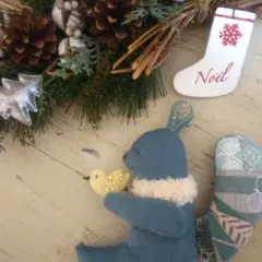 2025アニマル語大賞を発表するリスさん　食べて寝て食べて寝て食べてまいります！