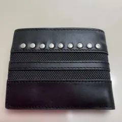 police ポリス　財布　スタッズ付き黒二つ折り財布のサムネイル