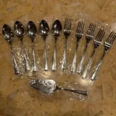 新品YUKIKO HANAI カトラリーセット 10点ケーキサーバー1点シルバーのサムネイル