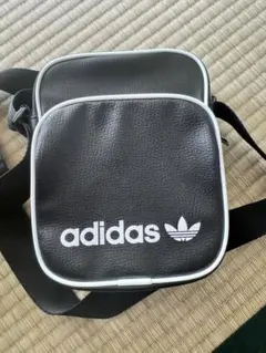 adidas ショルダーバッグ ブラック ホワイトのサムネイル