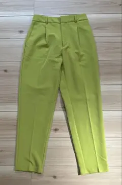 GU ライムグリーンスラックスパンツ（Mサイズ）