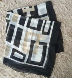 MICHEL KLEIN 幾何学模様スカーフ　シルク