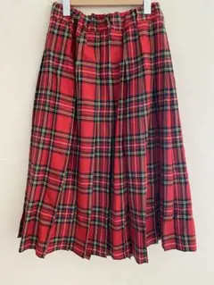 赤チェックスカート