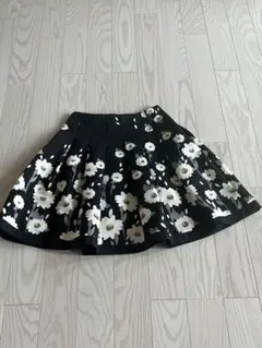 お値下げします！美品　M'SGRACY 黒と白の花柄フレアスカート